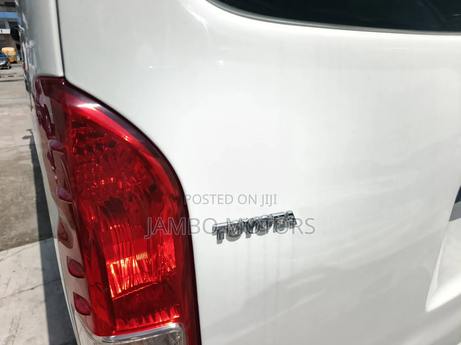 Toyota HiAce 2019 White