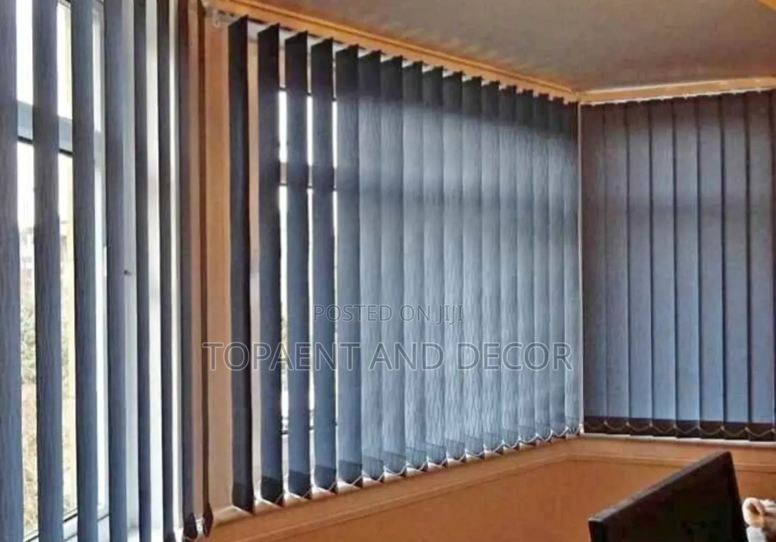 Classy Window Blinds Coverings for All Office Rooms
