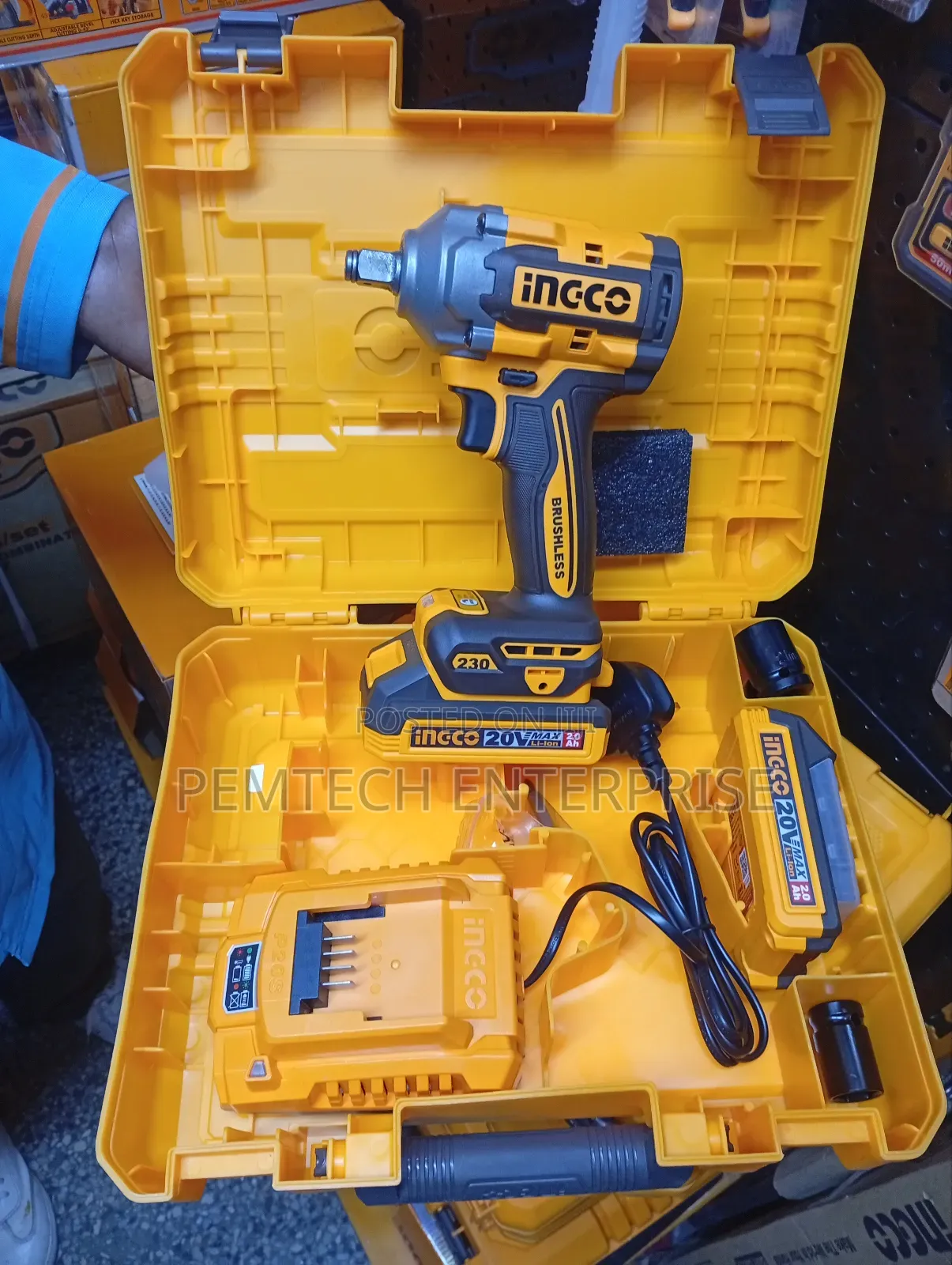 Ingco Ciwli2050 Cordless Brushless Impact Wrench Kit