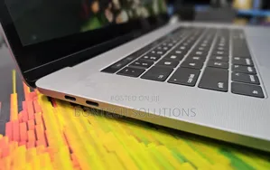 Laptop Apple MacBook Pro 2017 16GB Intel Core I7 SSD 512GB