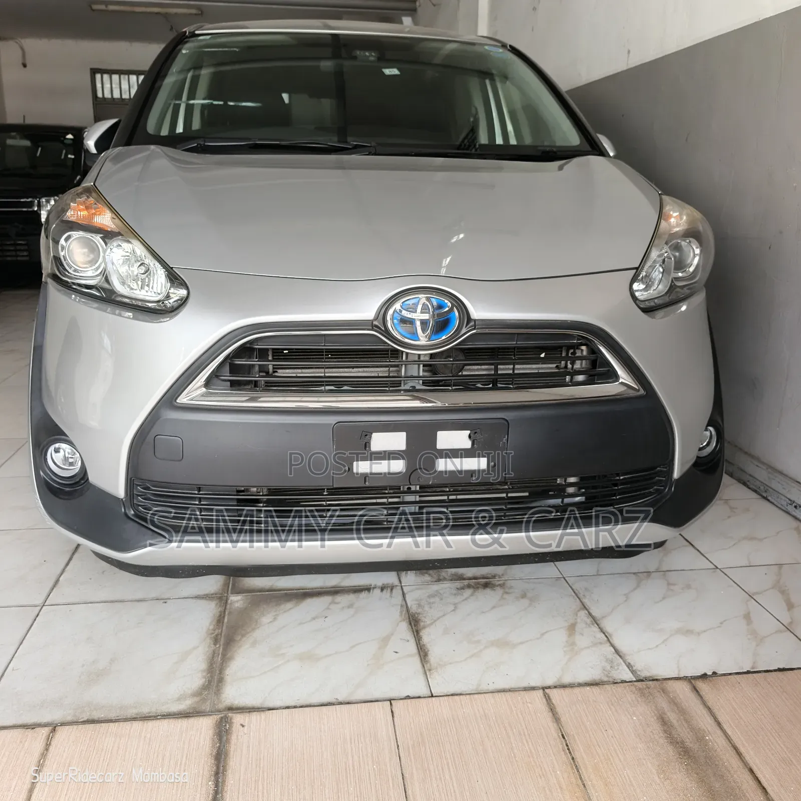 Toyota Sienta 2018 Silver
