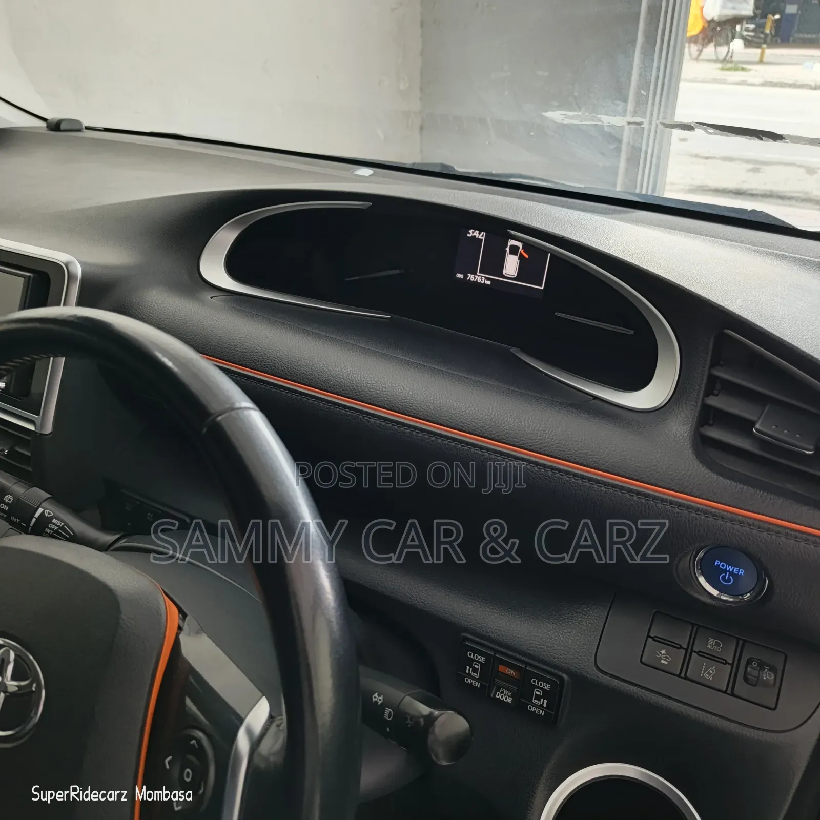 Toyota Sienta 2018 Silver
