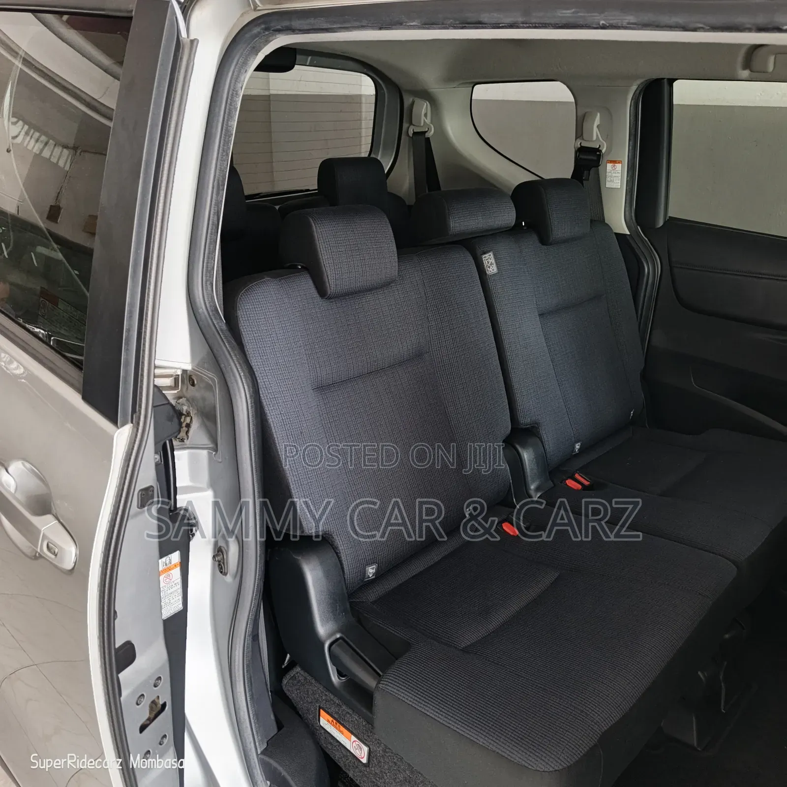 Toyota Sienta 2018 Silver