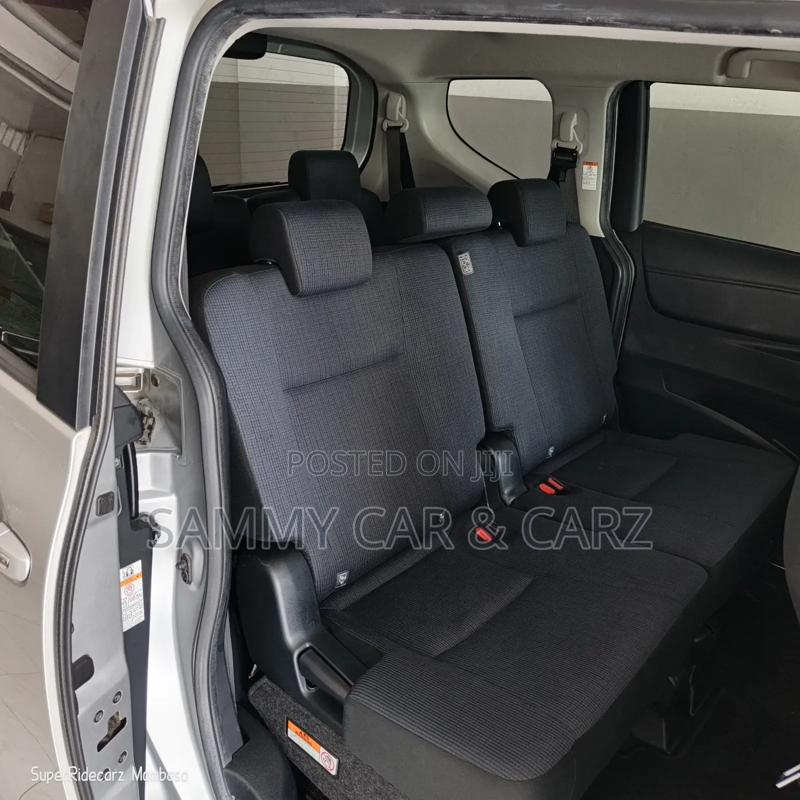 Toyota Sienta 2018 Silver