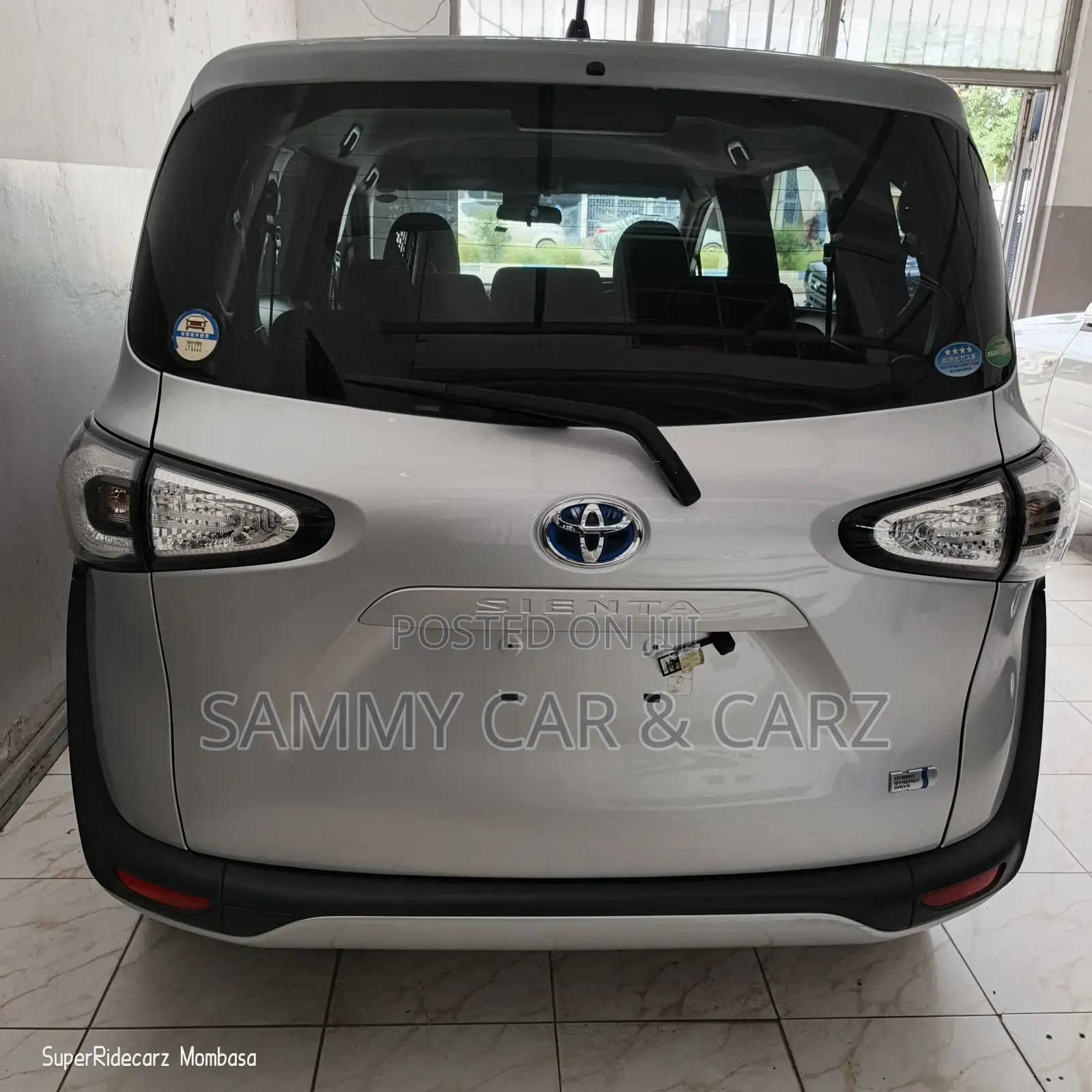 Toyota Sienta 2018 Silver