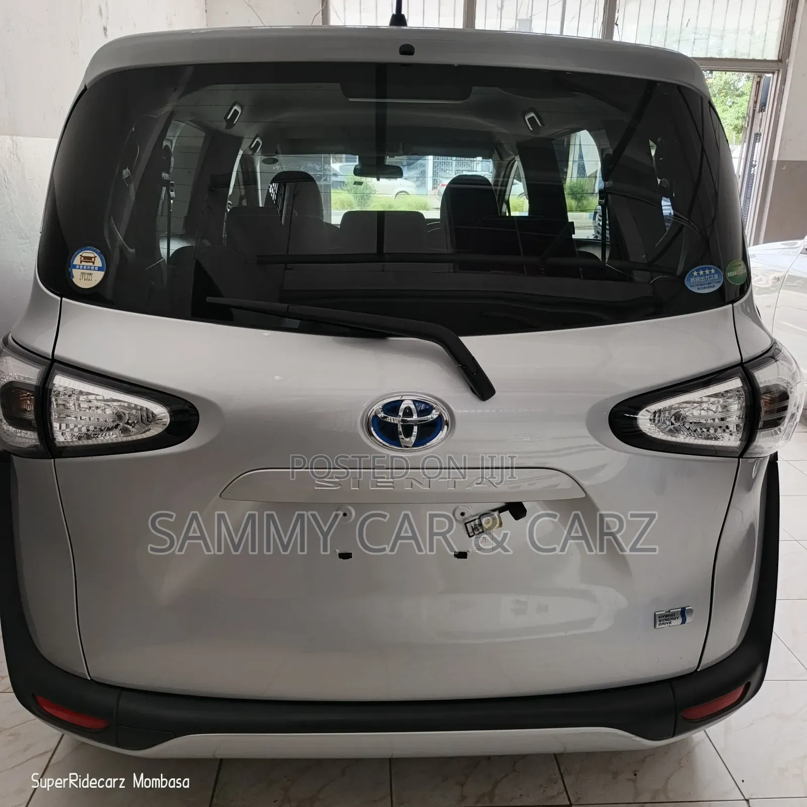 Toyota Sienta 2018 Silver