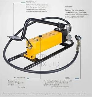 Portable Hydraulic Foot Pump for Cylinder and Press - thumbnail 2