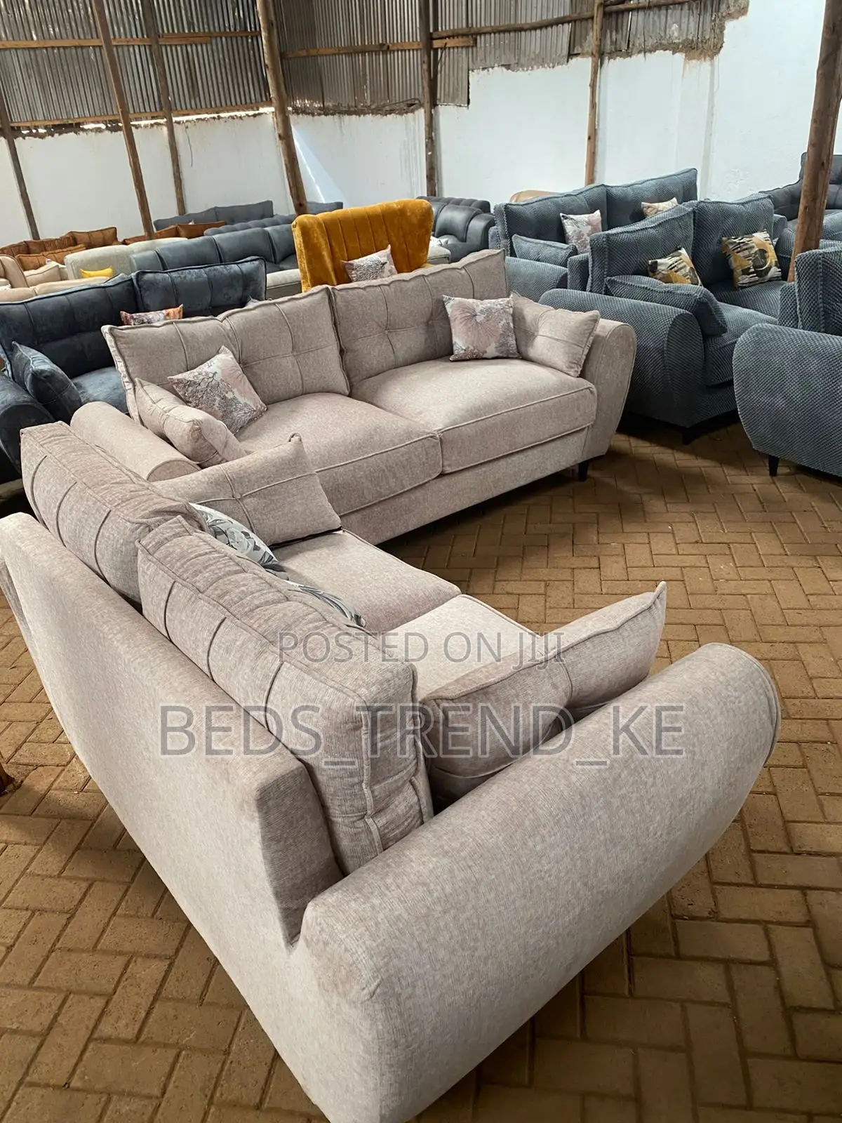 Manageable 5 Seater Butterfly Sofa 3,2