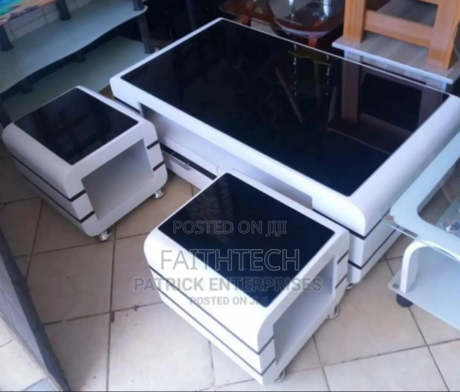 Coffee Table 2 Stools
