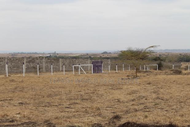 Selling For 1.35 Million, 500 Mtrs From Tarmac, 2km From Kag