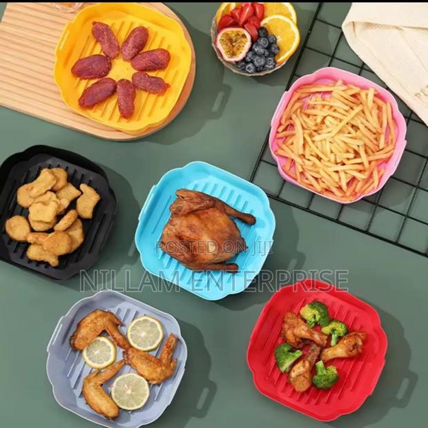 Round Square Silicone Air Fryer Liners - thumbnail 2