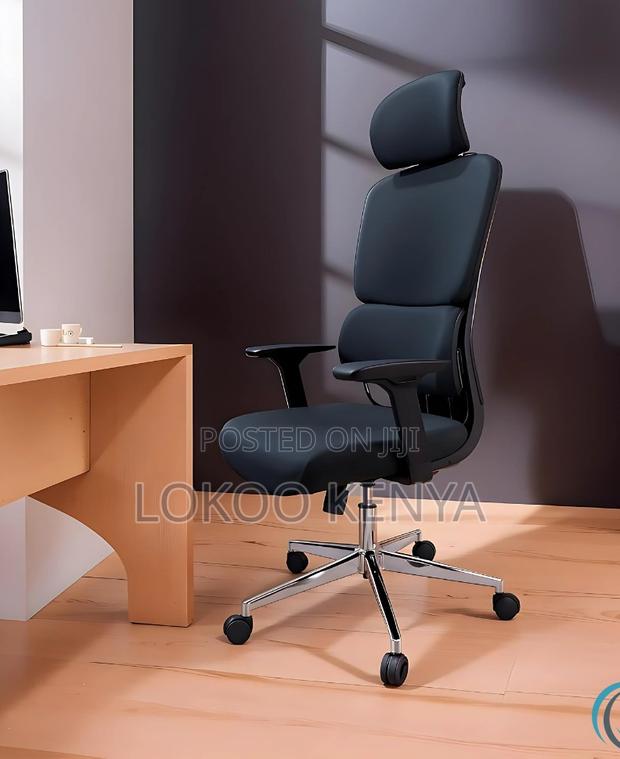 Office Chair : Posture-Correcting Office Chair (Black)