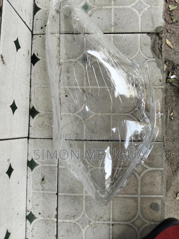 Toyota Ractis 2008 Headlight Lens - thumbnail 2