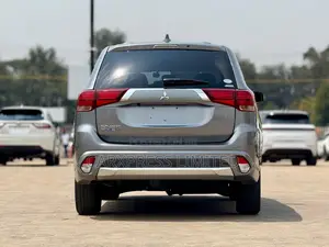 Mitsubishi Outlander 2017 Gray