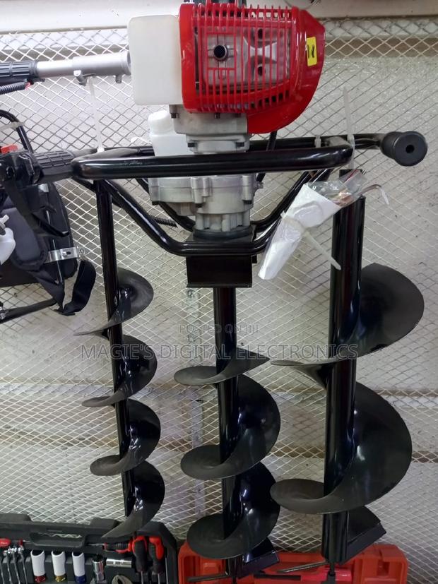 Top Brilliant 4stroke Hawking Earth Auger - main view