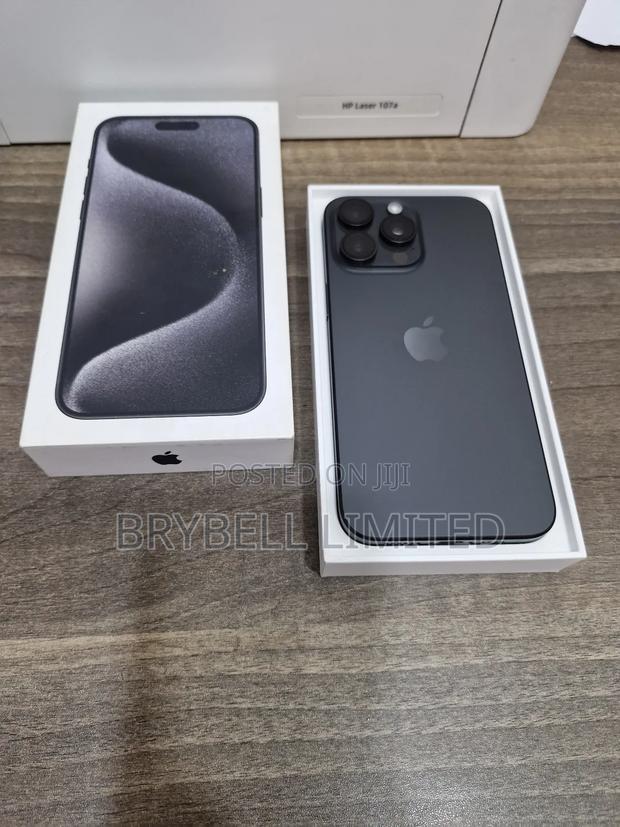 Apple iPhone 15 Pro Max 256 GB Black - main view