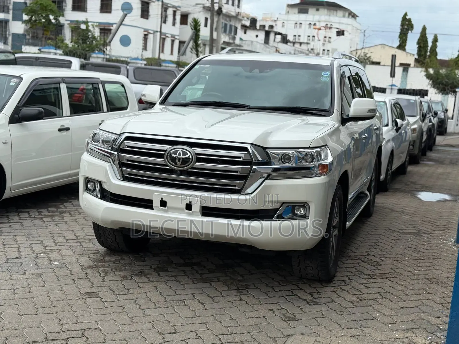 Toyota Land Cruiser 4.6 V8 ZX 2018 White