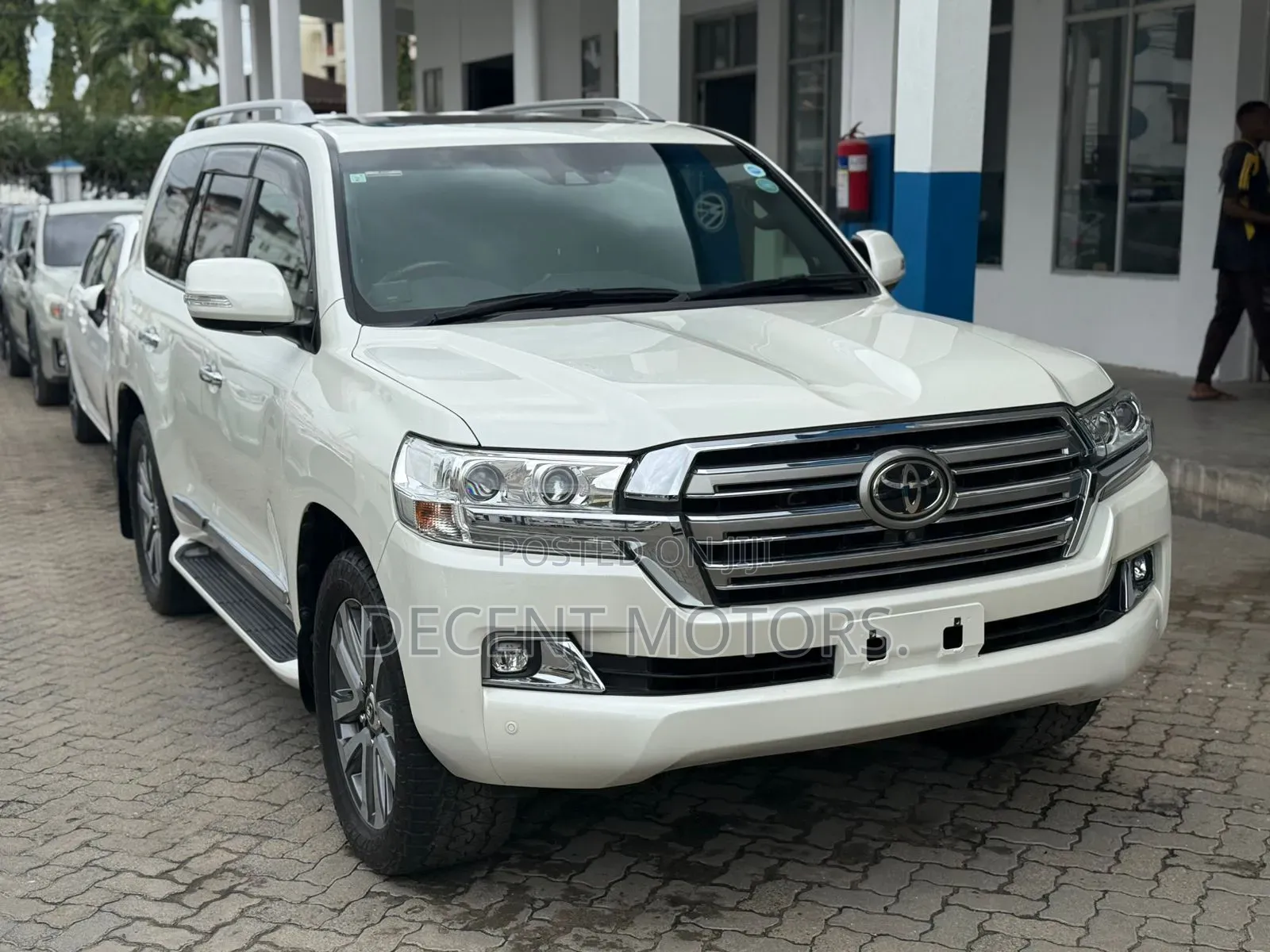 Toyota Land Cruiser 4.6 V8 ZX 2018 White