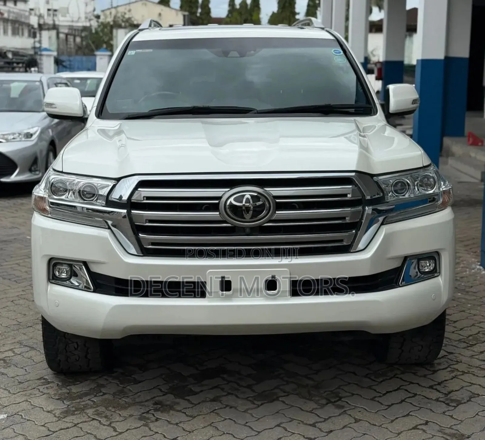 Toyota Land Cruiser 4.6 V8 ZX 2018 White