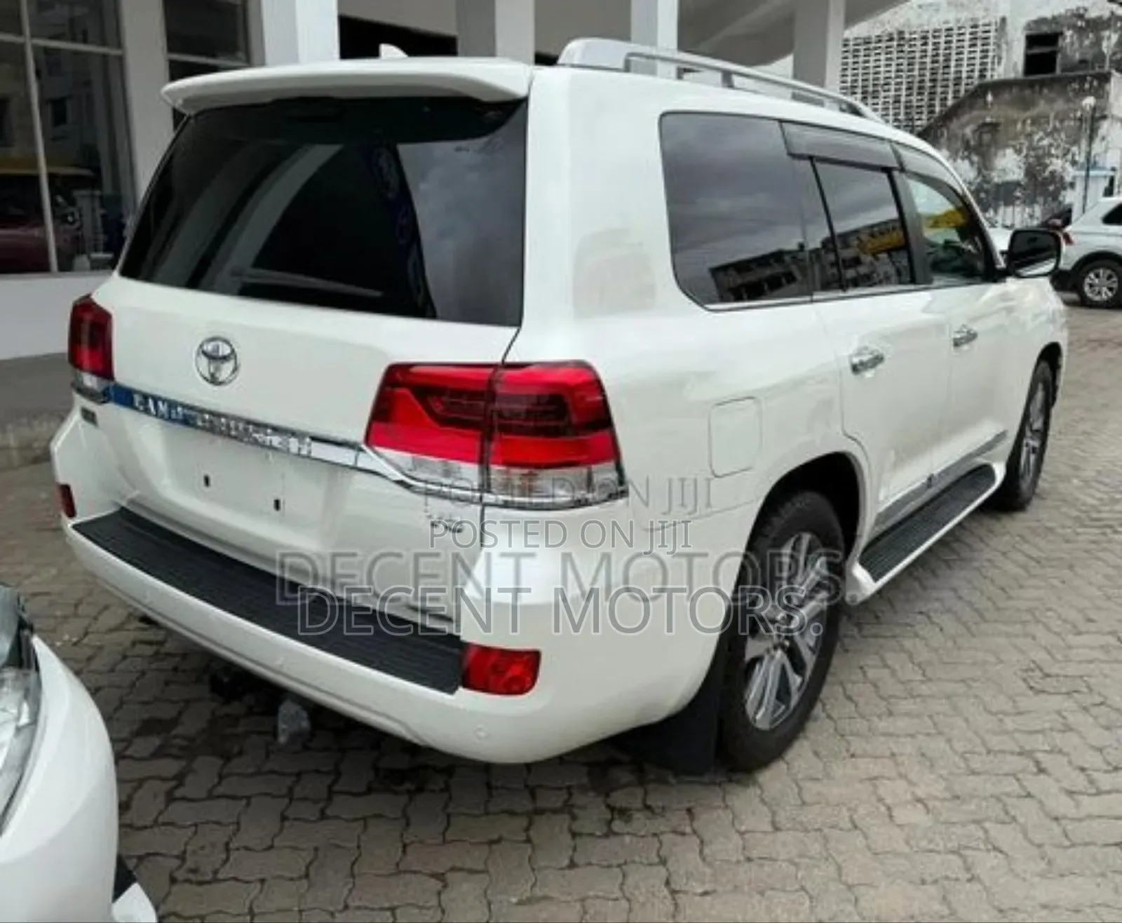 Toyota Land Cruiser 4.6 V8 ZX 2018 White