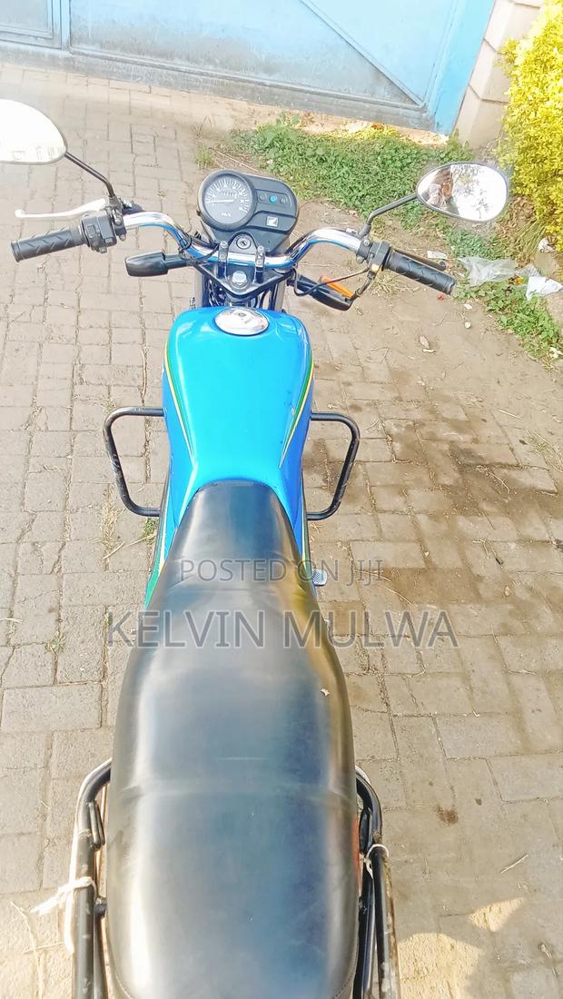 Honda CB 2022 Blue - main view