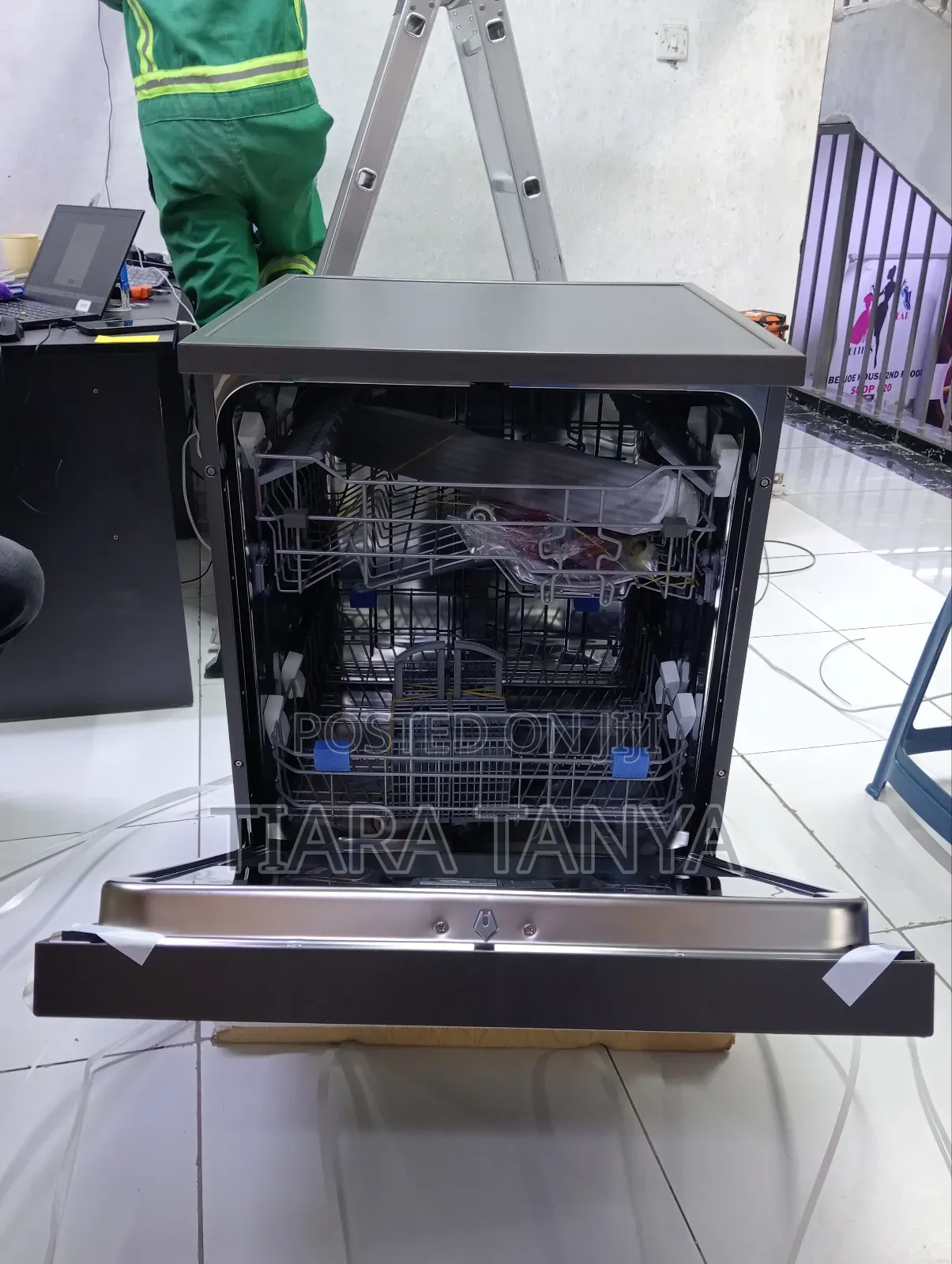 Hisense 13 Place Dishwasher Free Standing With 8 Programs