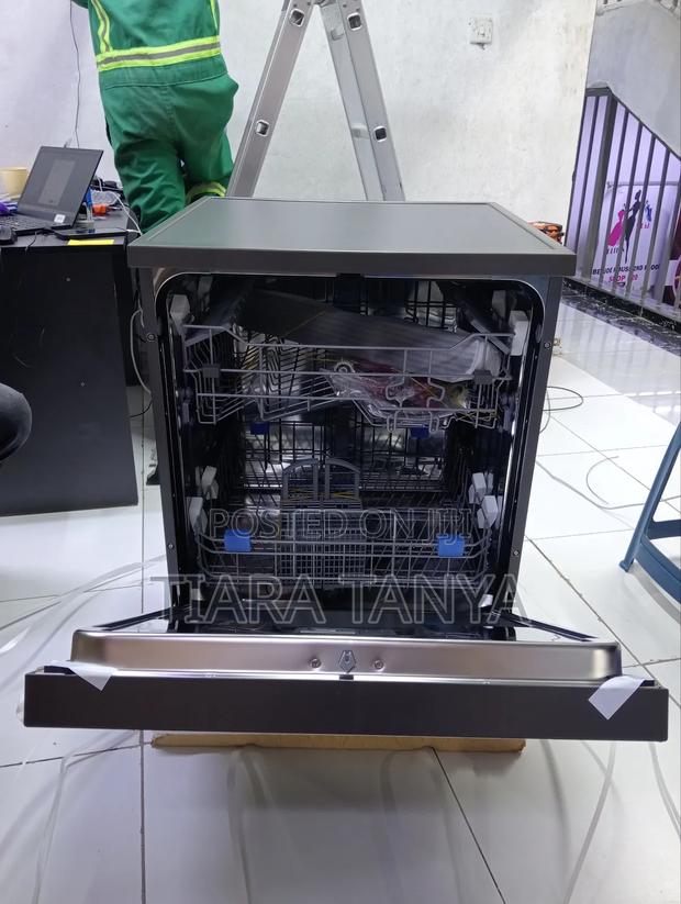 Hisense 13 Place Dishwasher Free Standing With 8 Programs - main view