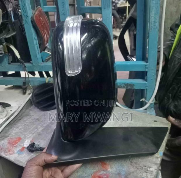 Ex Japan Isis 2007/2008 Sidemirror Available - main view