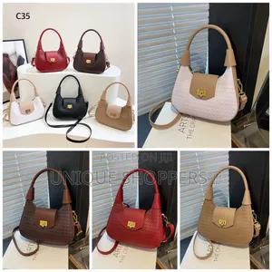 Arts C35 Handbags
