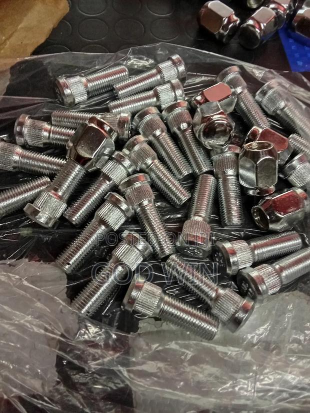 Wheel Studs Nuts Toyota Land Cruiser - main view