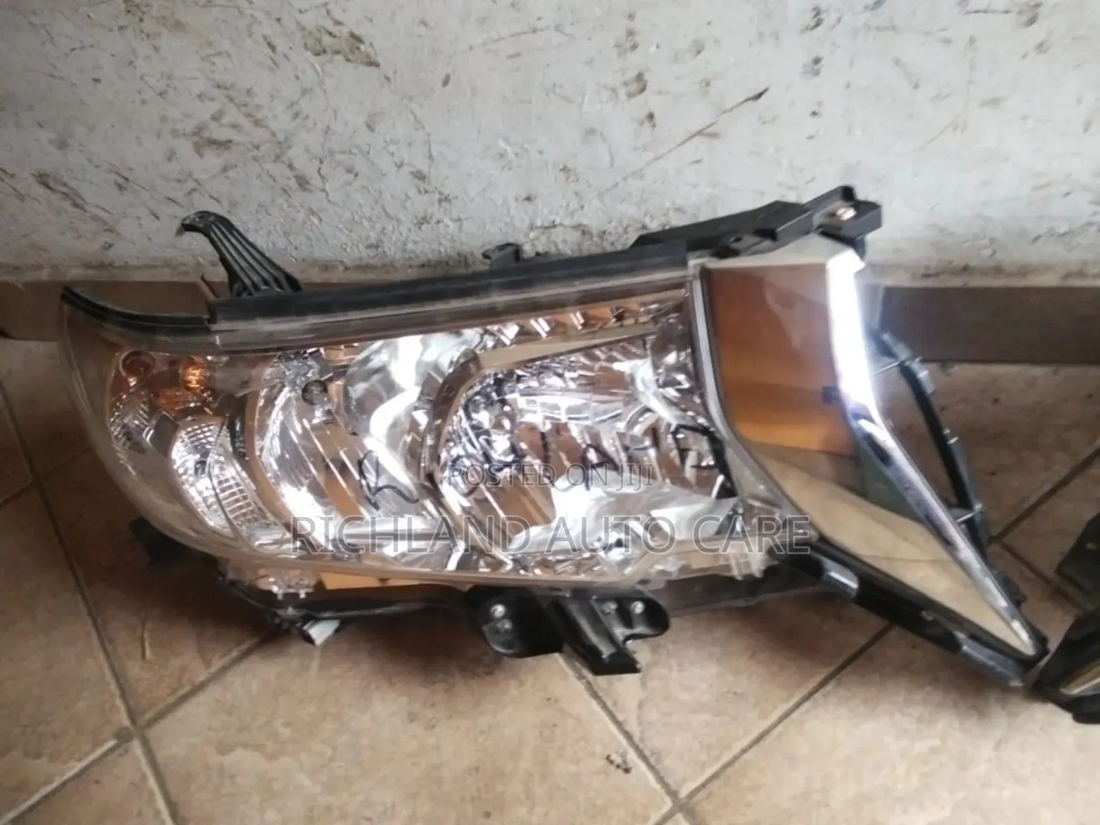Headlight Landcruiser 200 Series 2018