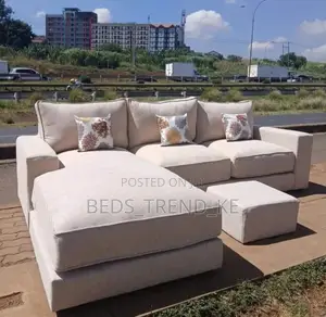 Soft Modular 6 Seater Corner Sofa With a Puff