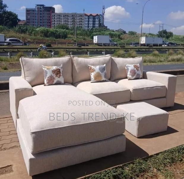 Soft Modular 6 Seater Corner Sofa With a Puff