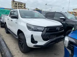 Toyota Hilux 2018 White