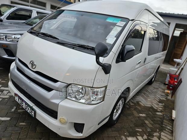 Toyota HiAce 2015 White