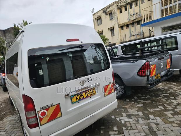 Toyota HiAce 2015 White - thumbnail 2