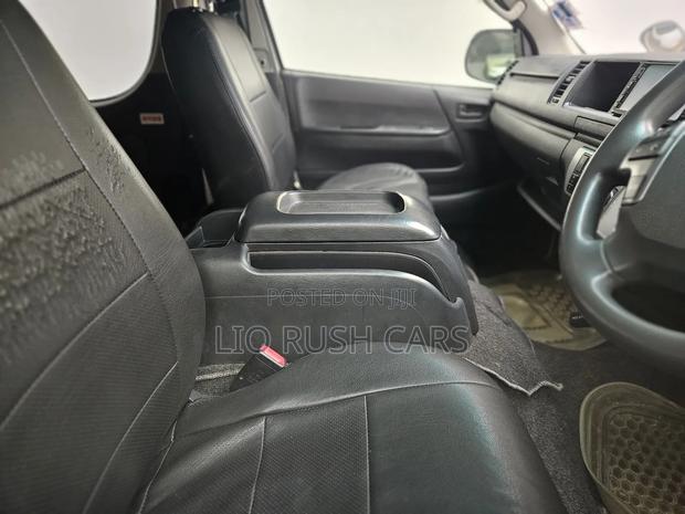 Toyota HiAce 2015 White - thumbnail 4