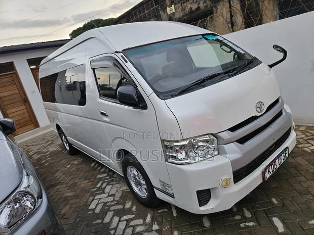 Toyota HiAce 2015 White - thumbnail 7