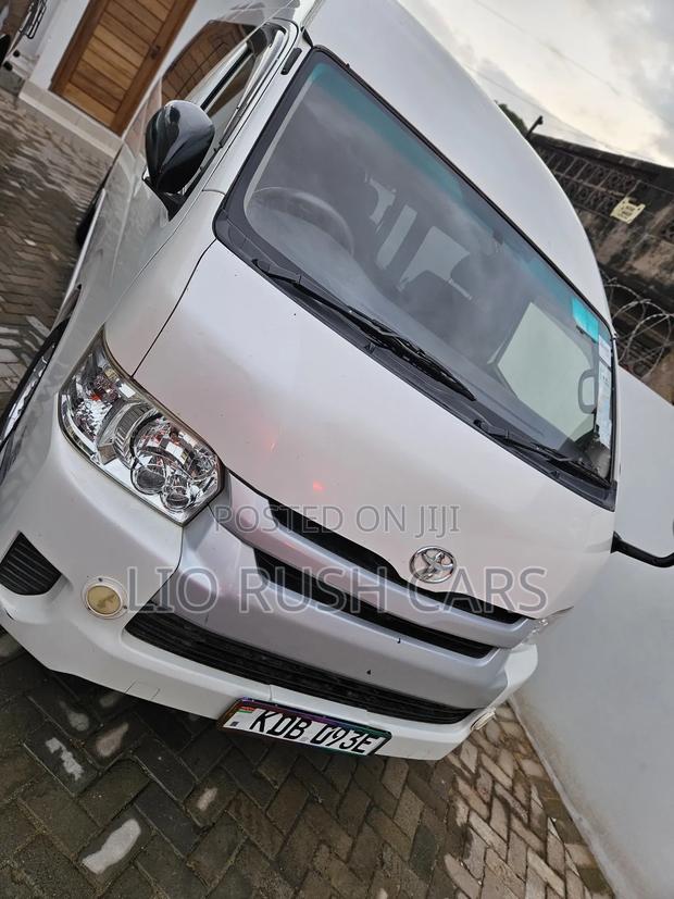 Toyota HiAce 2015 White - thumbnail 8