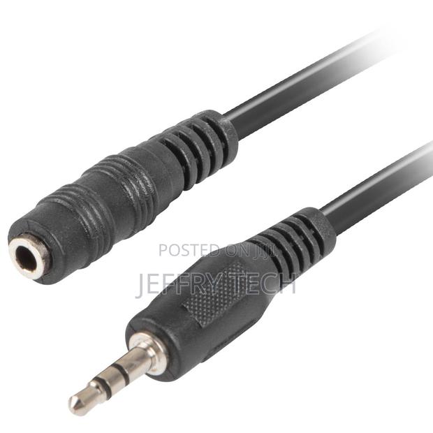 5 M Stereo Cable With a 3.5 Mm Jack Male Connector to a 3.5