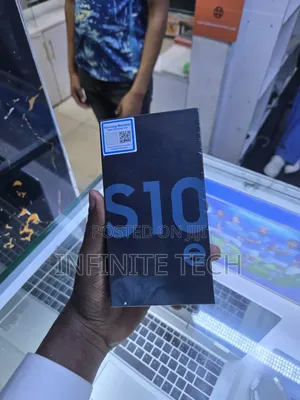 New Samsung Galaxy S10e 128 GB Black