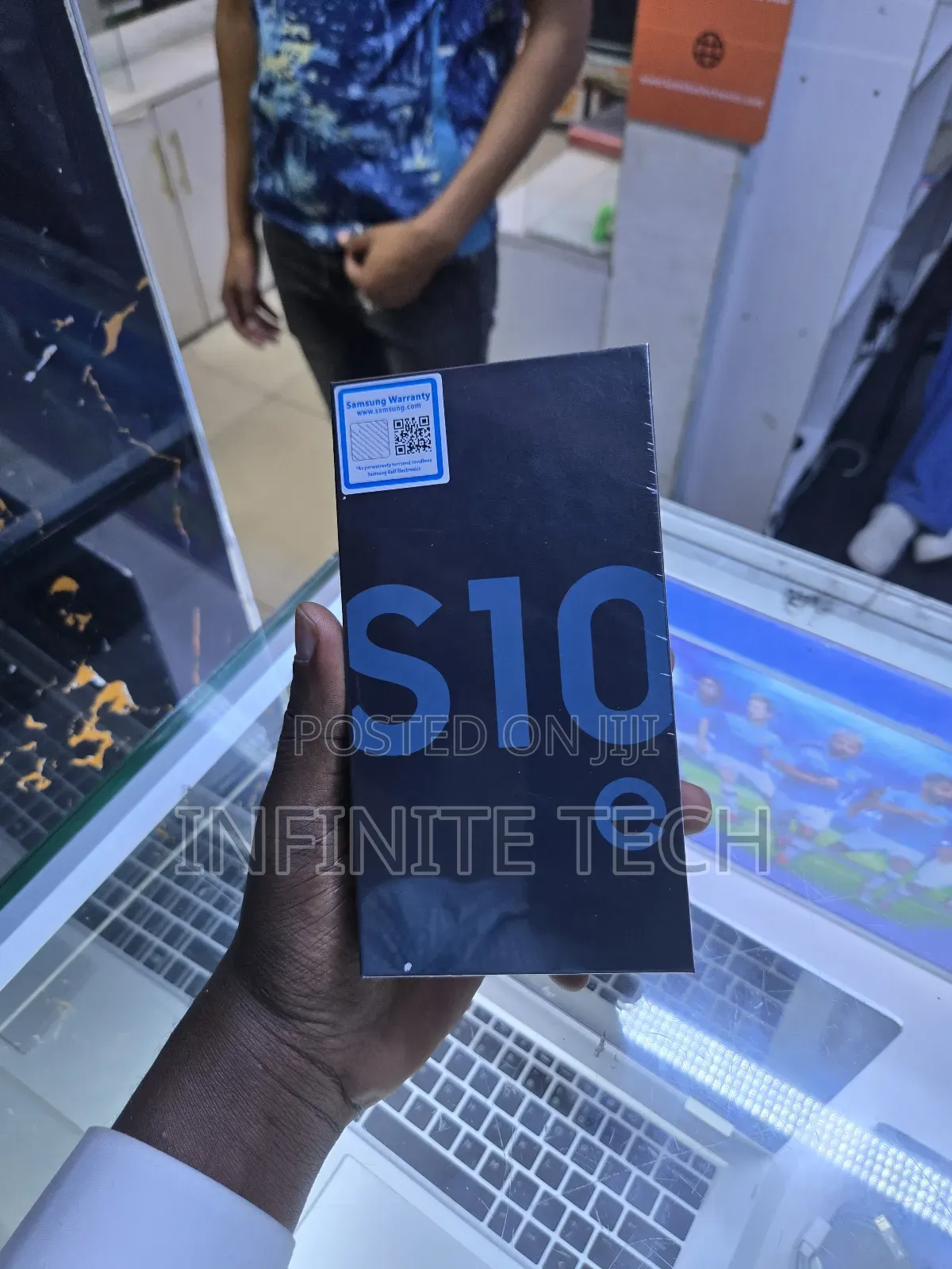 New Samsung Galaxy S10e 128 GB Black