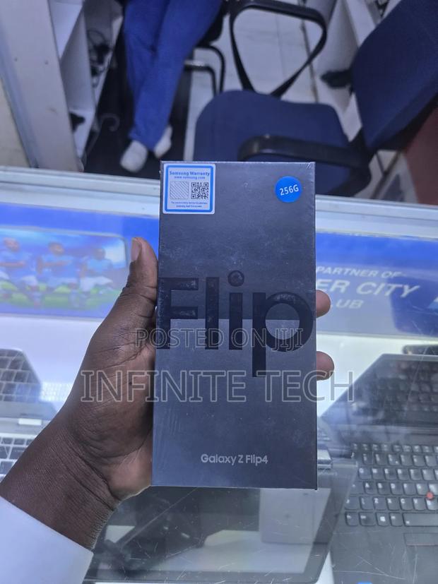 New Samsung Galaxy Z Flip4 256 GB Black