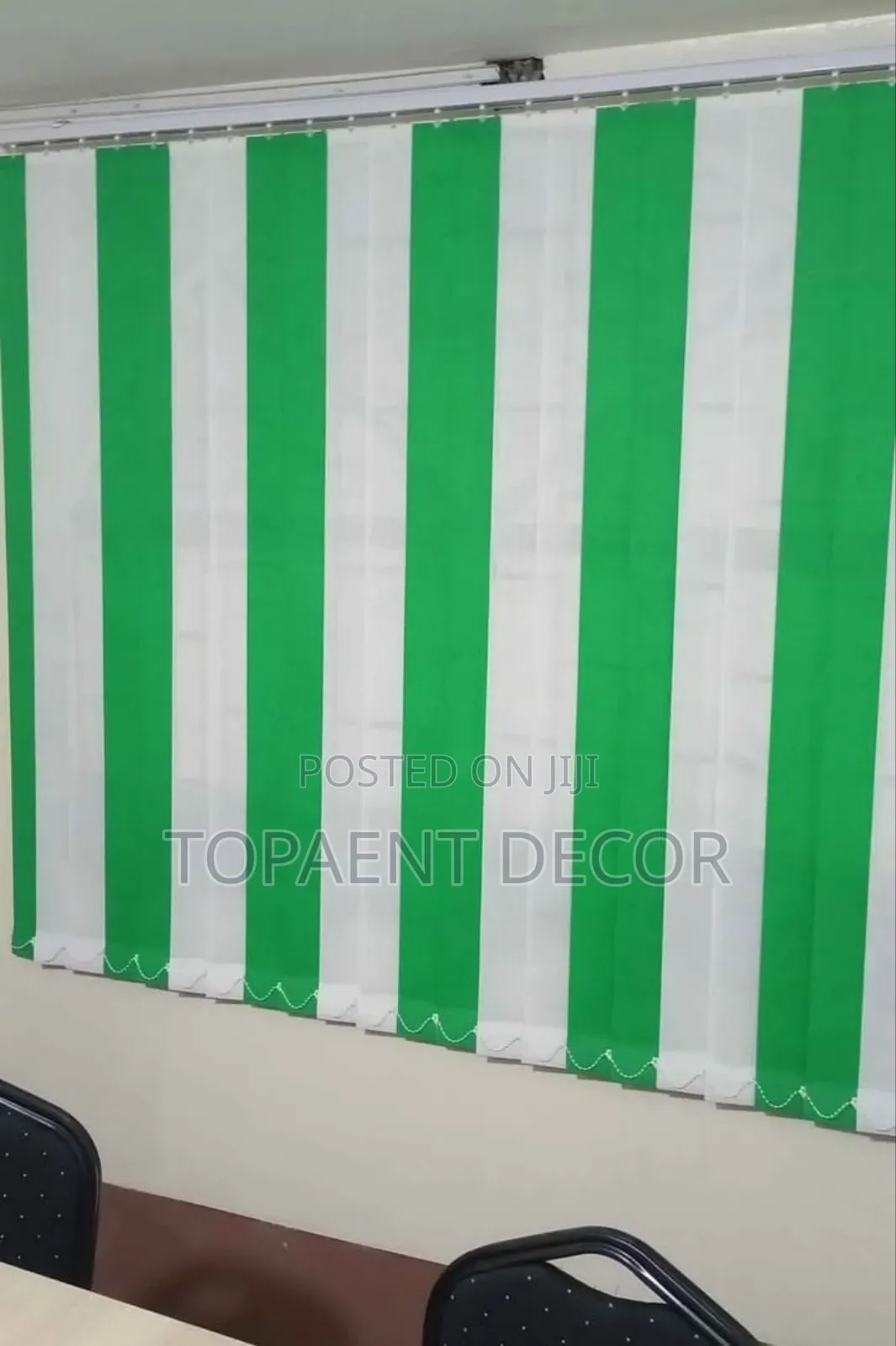 Green and White Vertical Window Mixture for Ver