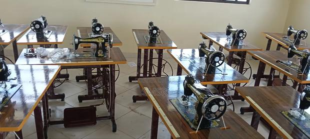 Butterfly/Swan/Singer Manual Machine - main view