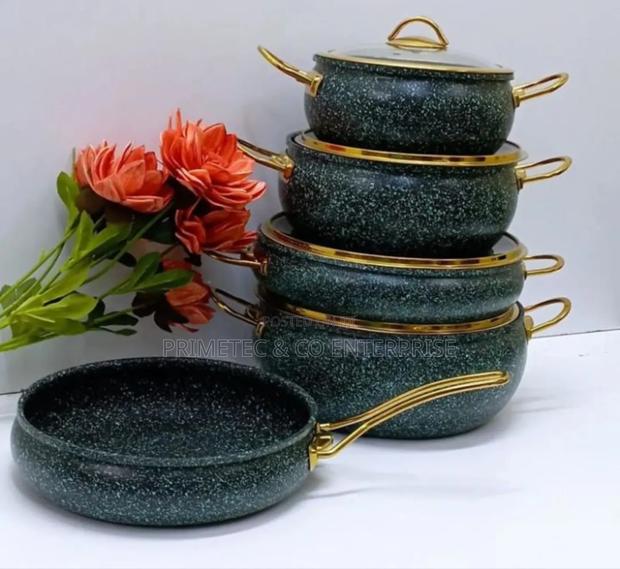 9pcs Cookware.