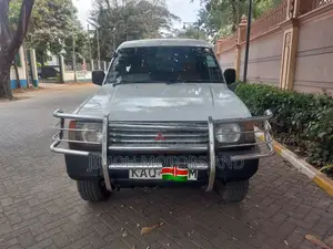 Mitsubishi Pajero 2001 White