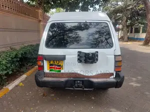 Mitsubishi Pajero 2001 White
