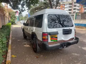 Mitsubishi Pajero 2001 White