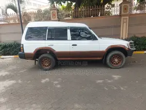 Mitsubishi Pajero 2001 White